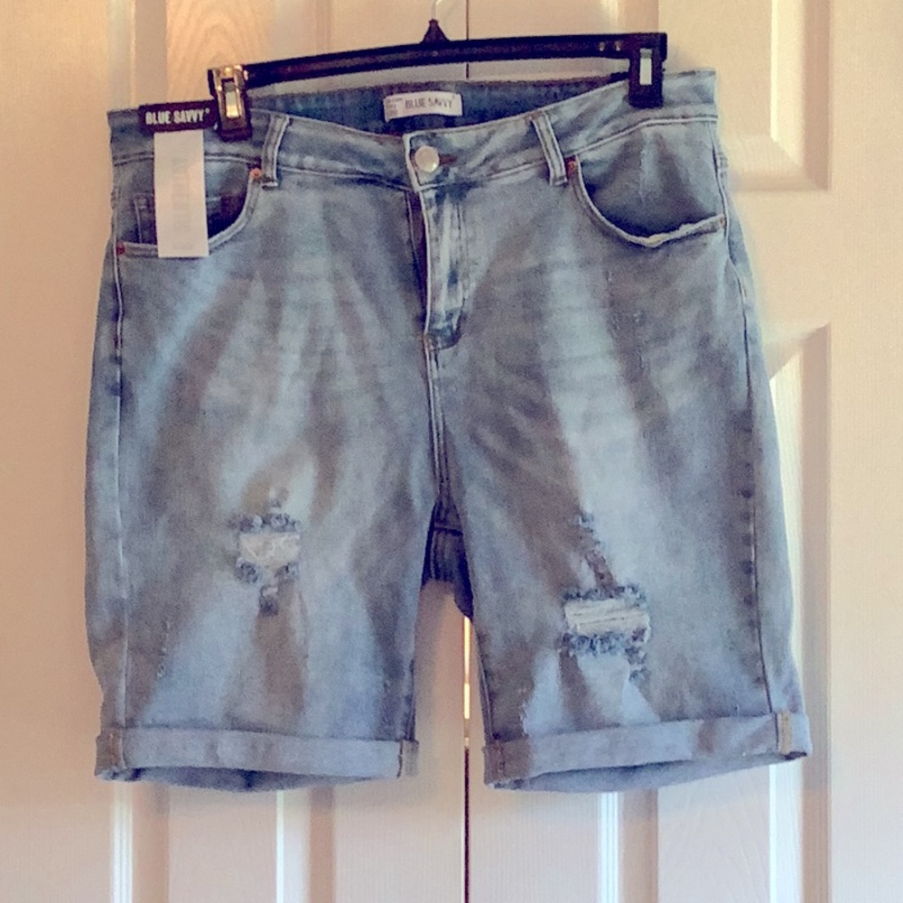Plus size Jean shorts…..Bermuda style.  Size 20 by Savvy.